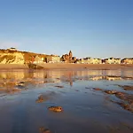 A 50m Reves Tranquilles Les Bains De Lägenhet *