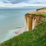 A 50m Reves Tranquilles Les Bains De Lägenhet *