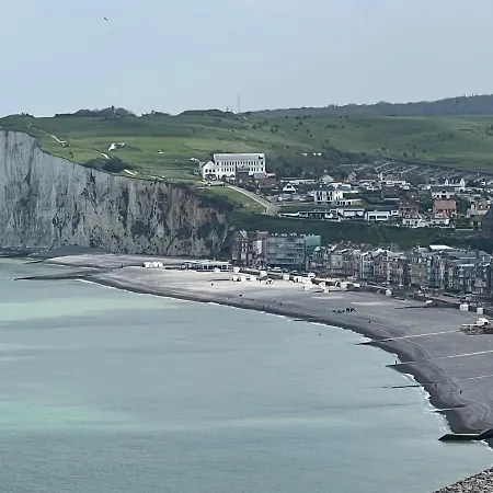 A 50m Reves Tranquilles Les Bains De *