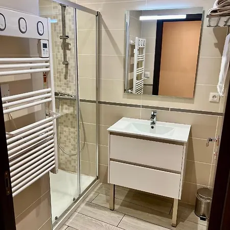 A 50m Reves Tranquilles Les Bains De *